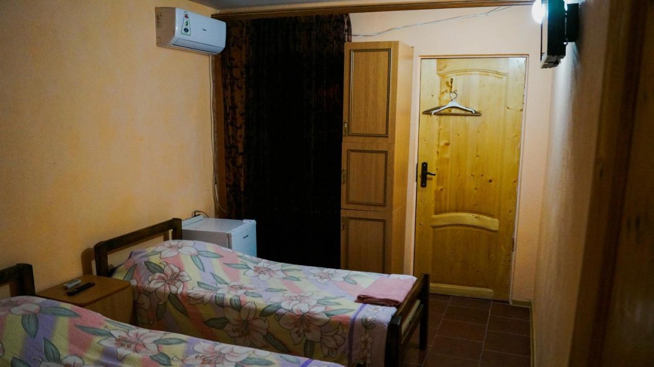 Гостевой Дом Ирина Hotel Sukhumi Exterior photo